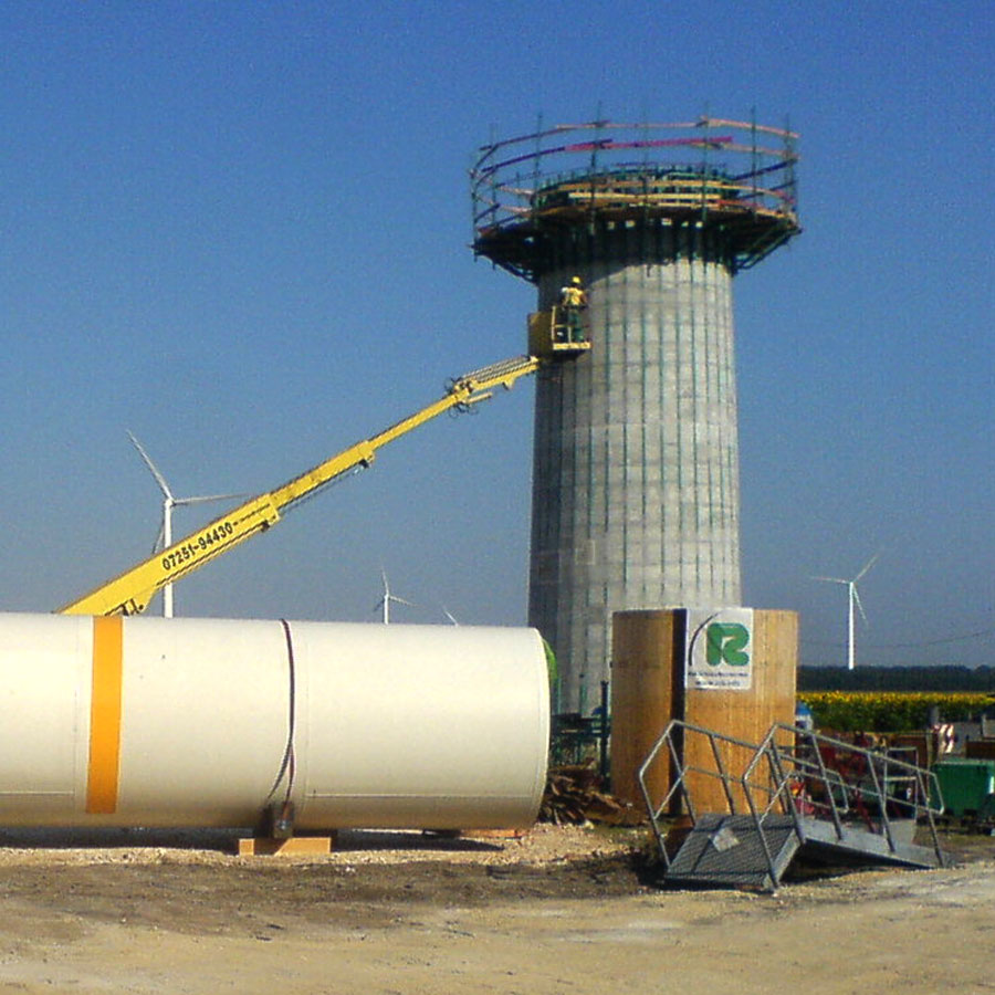 Windkraftturm mit Fundament in Kavarna - Bulgarien