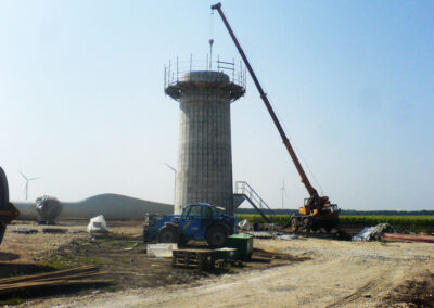 Windkraftturm mit Fundament in Kavarna - Bulgarien