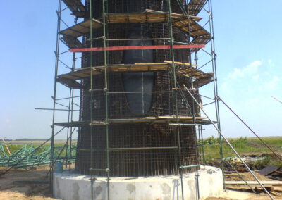 Windkraftturm mit Fundament in Kavarna - Bulgarien