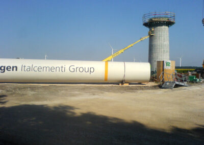 Windkraftturm mit Fundament in Kavarna - Bulgarien