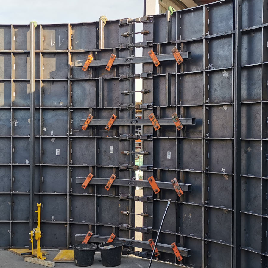 Cylindrical steel formwork for a smoke extraction shaft at the world's largest copper mine in Chile