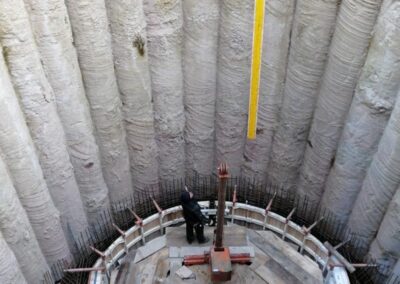 Beim Viehbachsammler 3 in Solingen werden 7 Schächte mit schalungsbündigen Zu- und Abläufen und mehreren Flachstellen von RSB Formwork Technology GmbH  gebaut