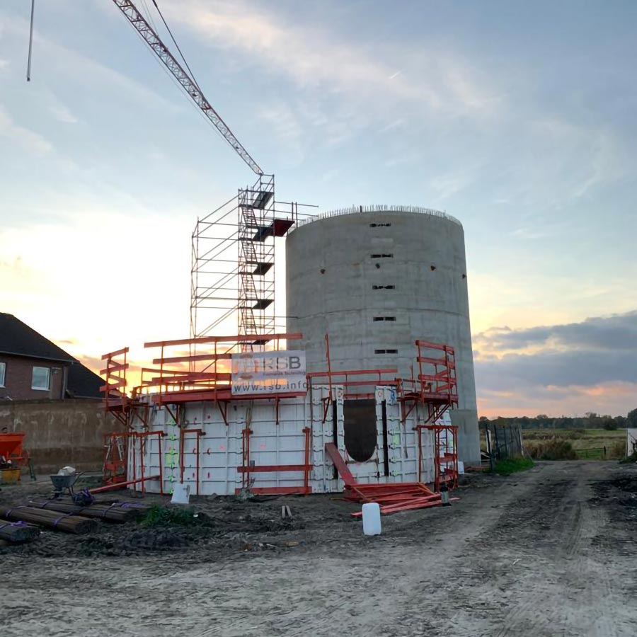 Digester with straight top and angular gas hood built by RSB Formwork Technology GmbH