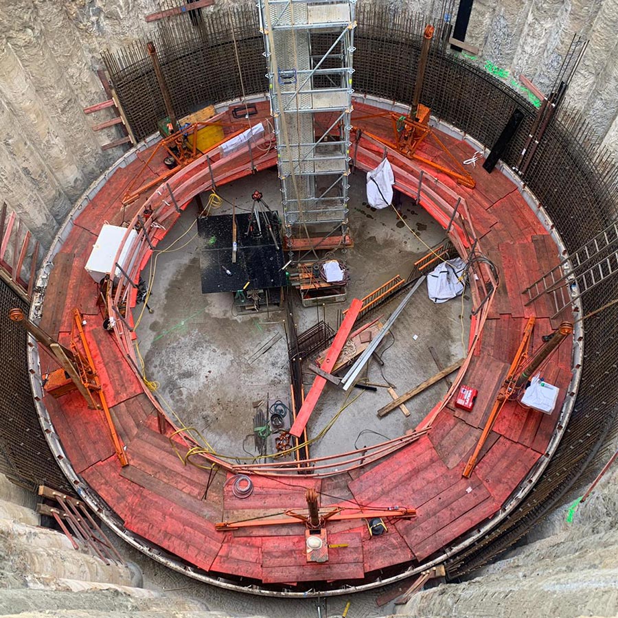 One vertical, cylindrical shaft is concreted with a single-sided formwork without anchors against a drilled pile wall.