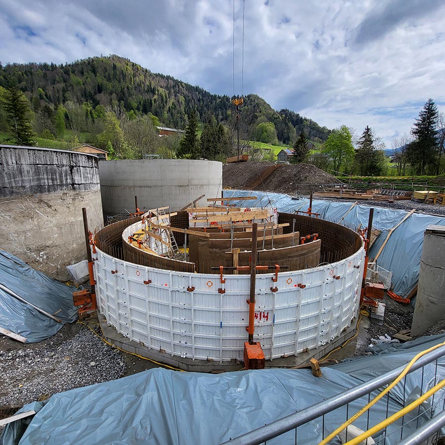 Die Sonderschalung für die Drucktüre und den Rohrkeller von RSB Formwork Technology GmbH ausgelegt und bereitgestellt