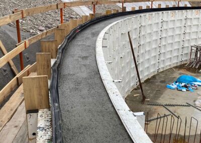 Faulbehälter mit Trichter und Kegeldach von RSB Formwork Technology für den Eco-Center in Bozen - Italien