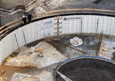 Faulbehälter mit Trichter und Kegeldach von RSB Formwork Technology für den Eco-Center in Bozen - Italien