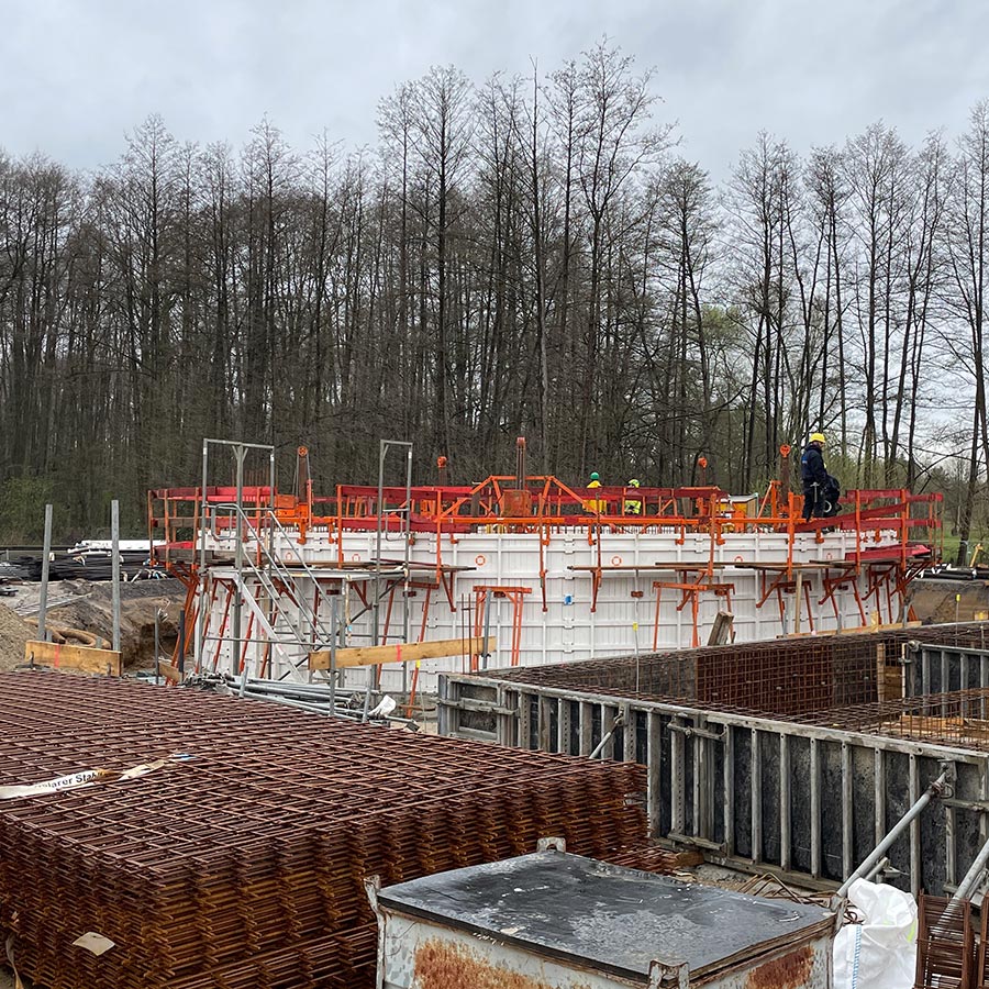 Construction of the digestion tower by RSB Formwork Technology GmbH the wastewater treatment plant gets its own sludge treatment and the possibility to use biogas