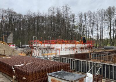 Bau des Faulturmes von RSB Formwork Technology GmbH bekommt die Kläranlage eine eigene Schlammbehandlung und die Möglichkeit Biogas zu nutzen