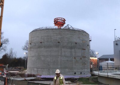 Faulturm mit Trichter und Kegeldach und zusätzlich ein offener Schlammspeicher mit Trichter von RSB Formwork Technology GmbH gebaut