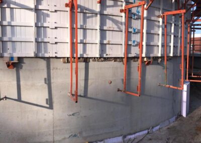 Faulturm mit Trichter und Kegeldach und zusätzlich ein offener Schlammspeicher mit Trichter von RSB Formwork Technology GmbH gebaut