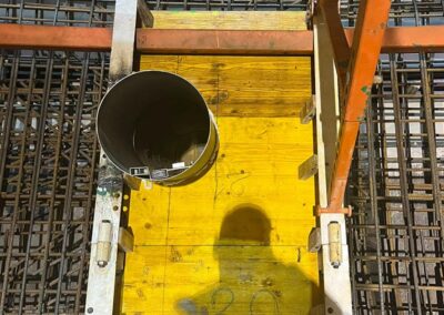 Der bestehende Faulturm ist in die Jahre gekommen und war undicht, jetzt wurde der Trichter-Bereich neu von RSB Formwork Technology GmbH betoniert.