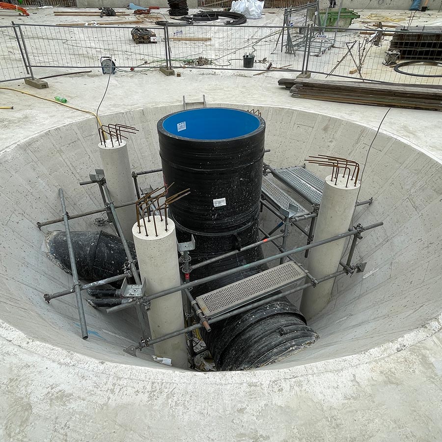 For the primary settling tank and for the secondary clarifier, RSB Formwork Technology GmbH has delivered the formwork for the funnel and for the middle building.
