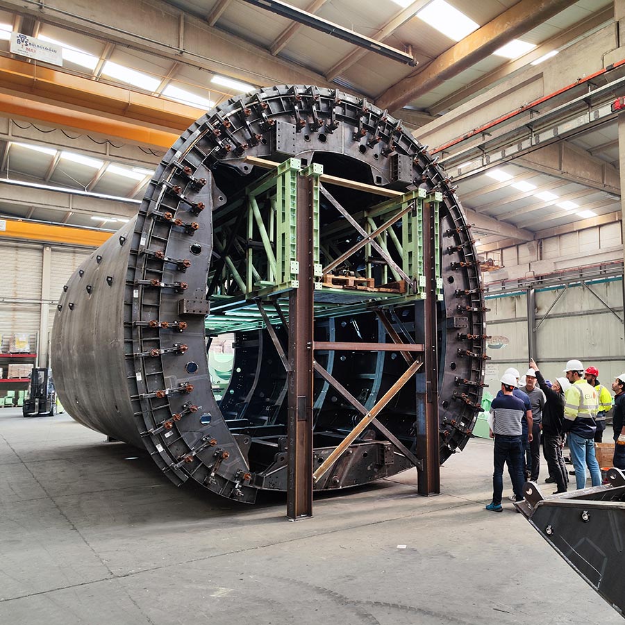 The full-round formwork, produced and delivered by RSB will be assembled on an existing traveler unit. The formwork will be used to pour the standard sections of the new underground metro line.