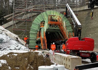 Mit der von RSB gelieferten Gewölbe- und Ringbalkenschalung wird nicht nur die Innenschale, sondern auch die Portalbauwerke bei der Tunnelein- und Ausfahrt mitbetoniert